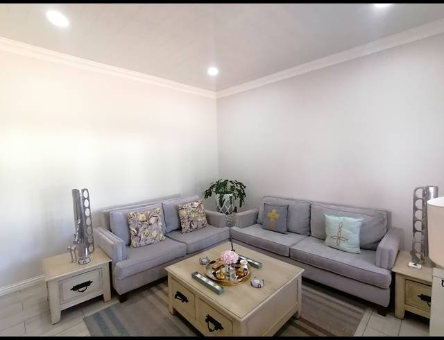 6 BEDROOM FREESTANDING FOR SALE IN WILKOPPIES